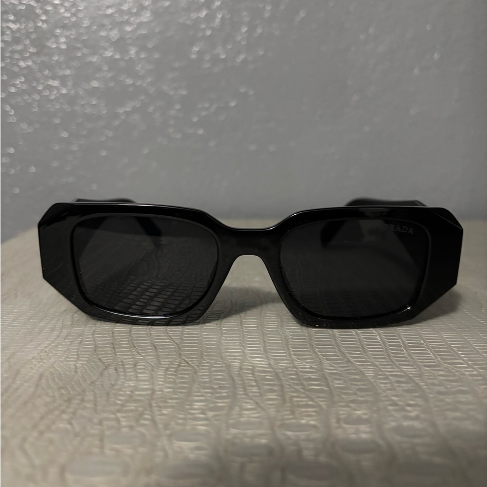 Prada sunglasses (for men but really can be unisex) - Picture 4 of 8